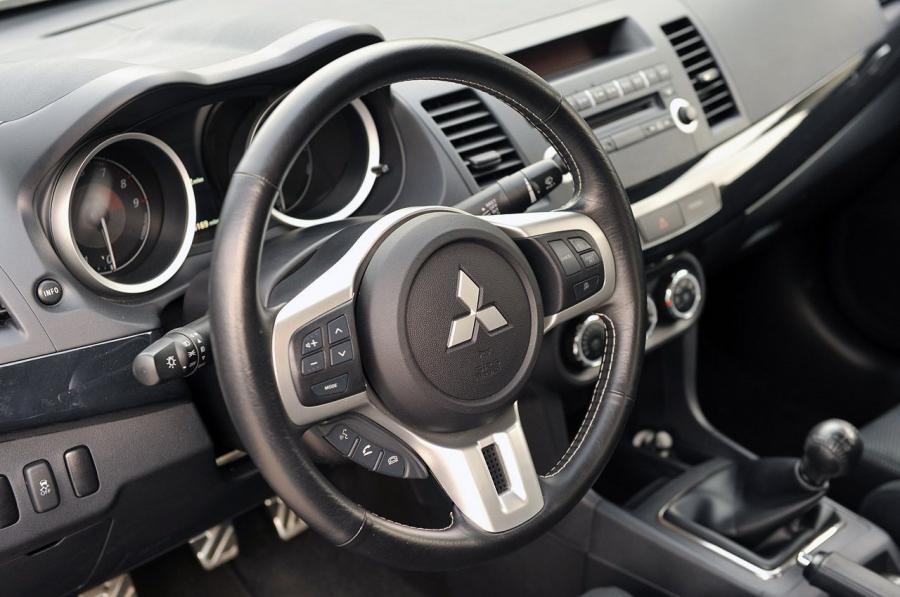  Mitsubishi Lancer Evolution X GSR 2013 года  (фото 23 из 43)
